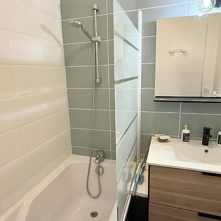 Between And Ocean - With Pool, Terrace, Wifi Apartment